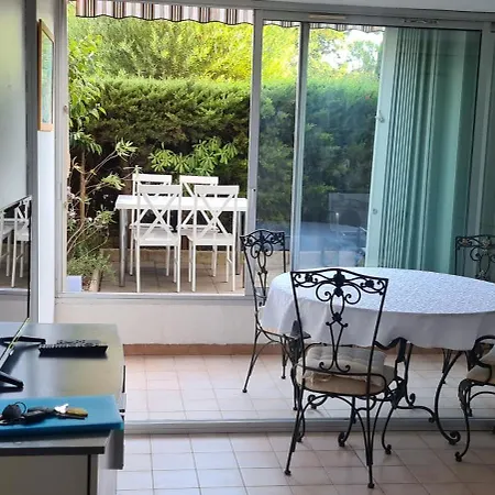 2 Pieces En Rez- De -jardin *