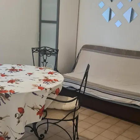2 Pieces En Rez- De -jardin * Saint-Raphael (Var)