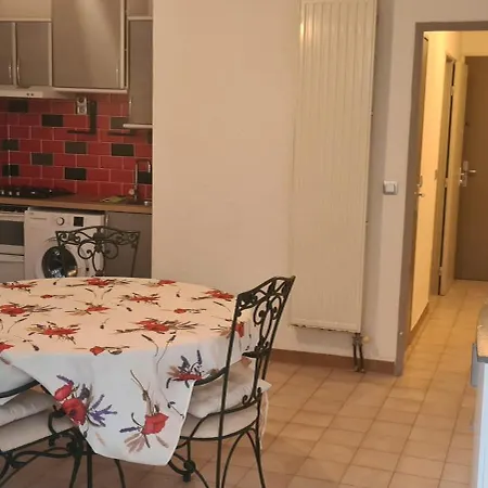 2 Pieces En Rez- De -jardin *