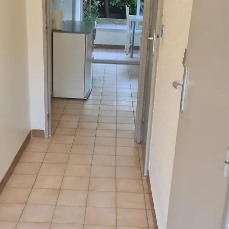 2 Pieces En Rez- De -jardin Appartement