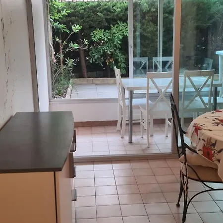Apartment 2 Pieces En Rez- De -jardin Saint-Raphael (Var)
