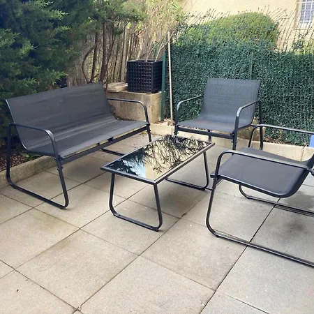 2 Pieces En Rez- De -jardin *